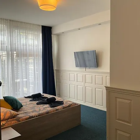 מלון Poseidon Scheveningen האג